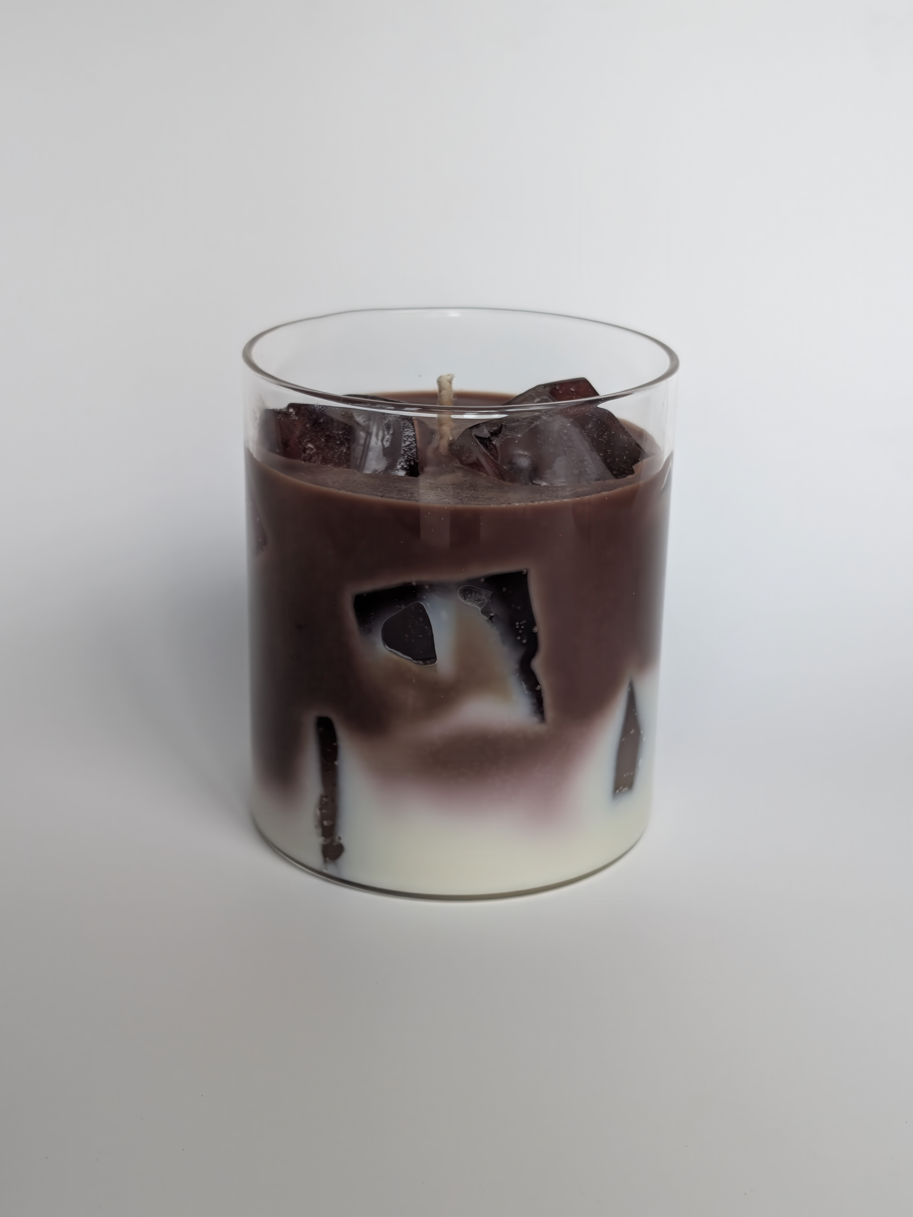 Handgemaakte Iced Coffee Latte kaars. Sojakaars met heerlijke koffie geur