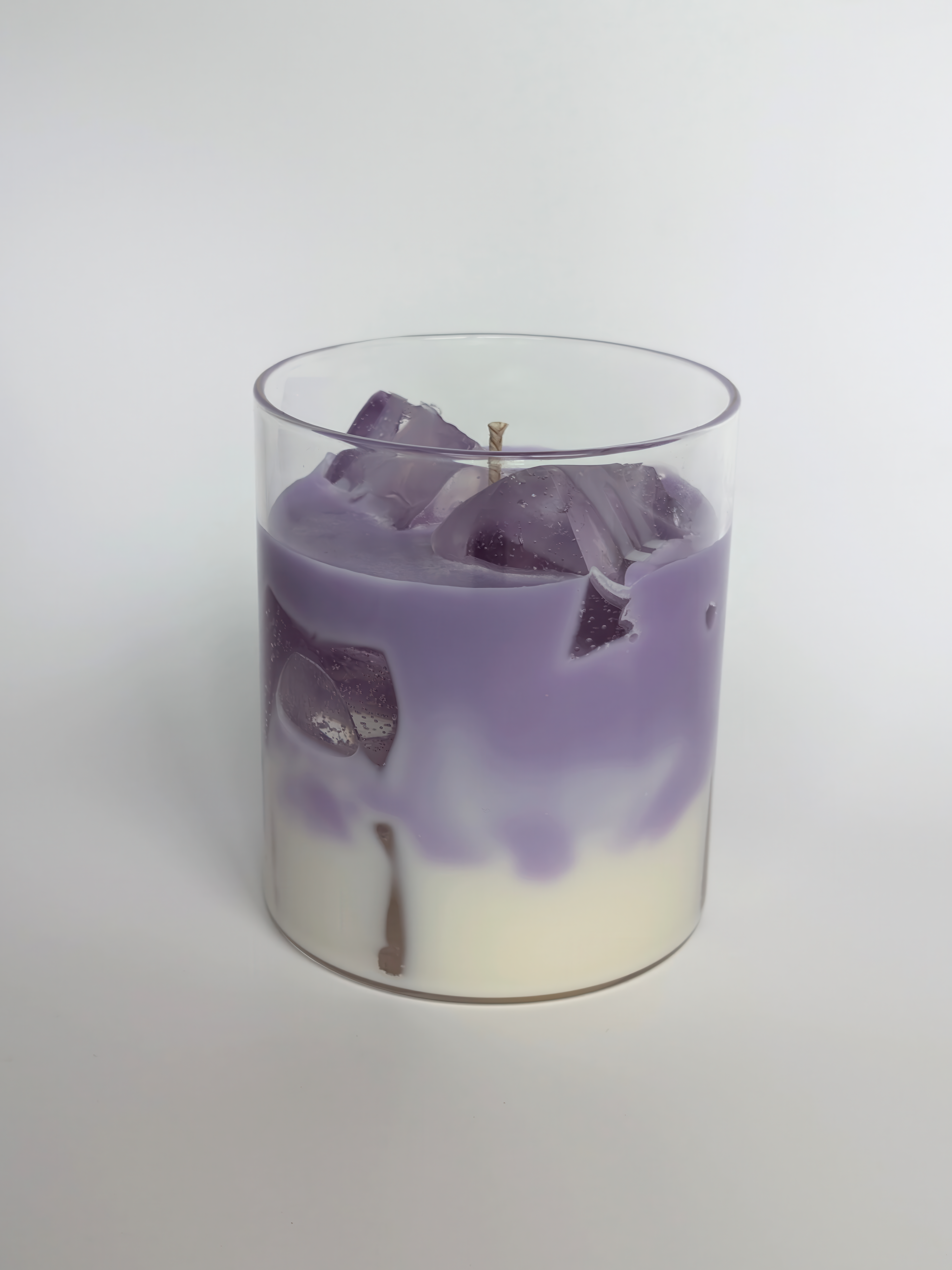 Handgemaakte Iced Lavender Latte kaars. Sojakaars met frisse lavendel en vanille geur