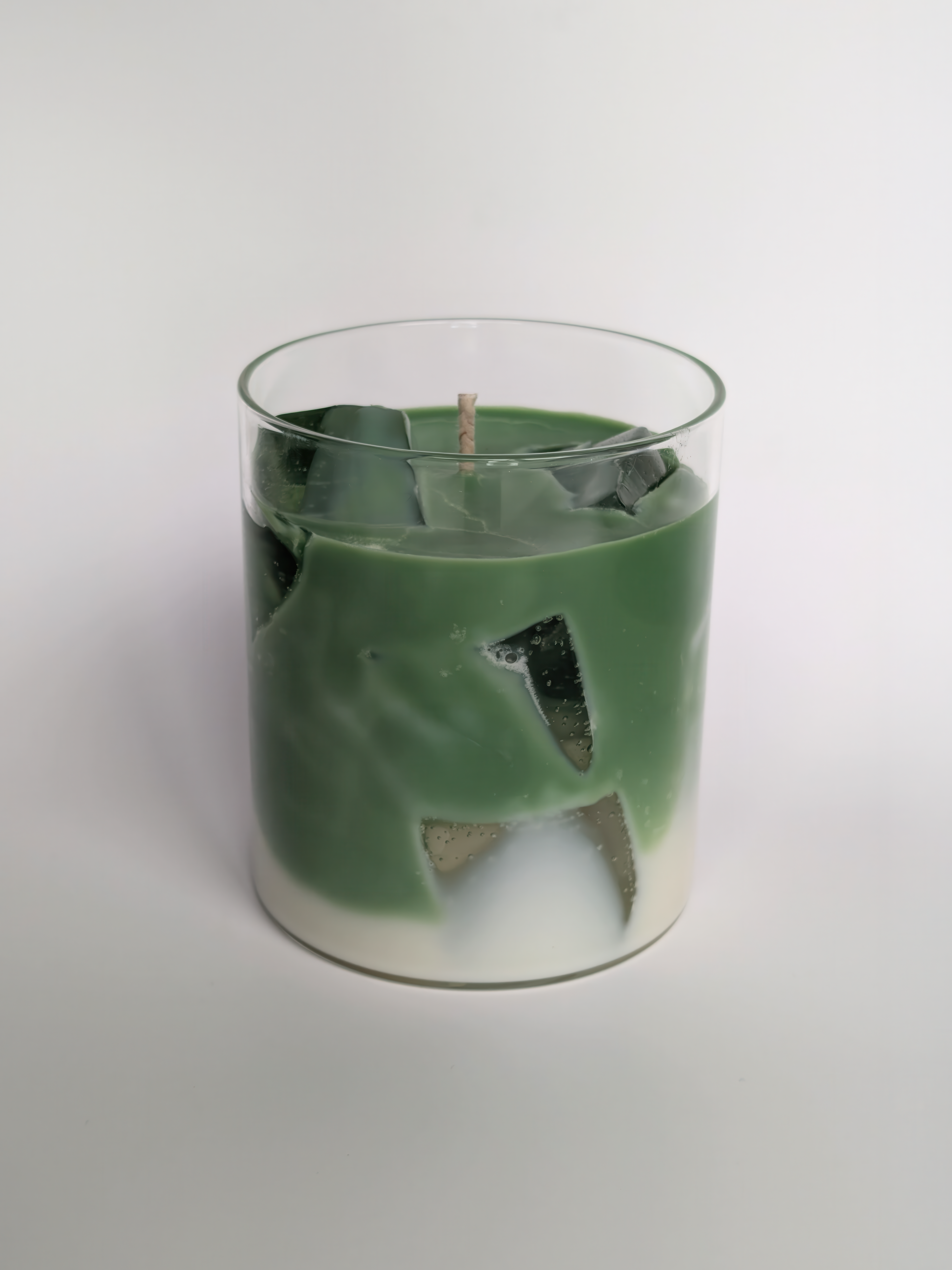 Handgemaakte Iced Matcha Latte kaars. Sojakaars met frisse groene thee geur