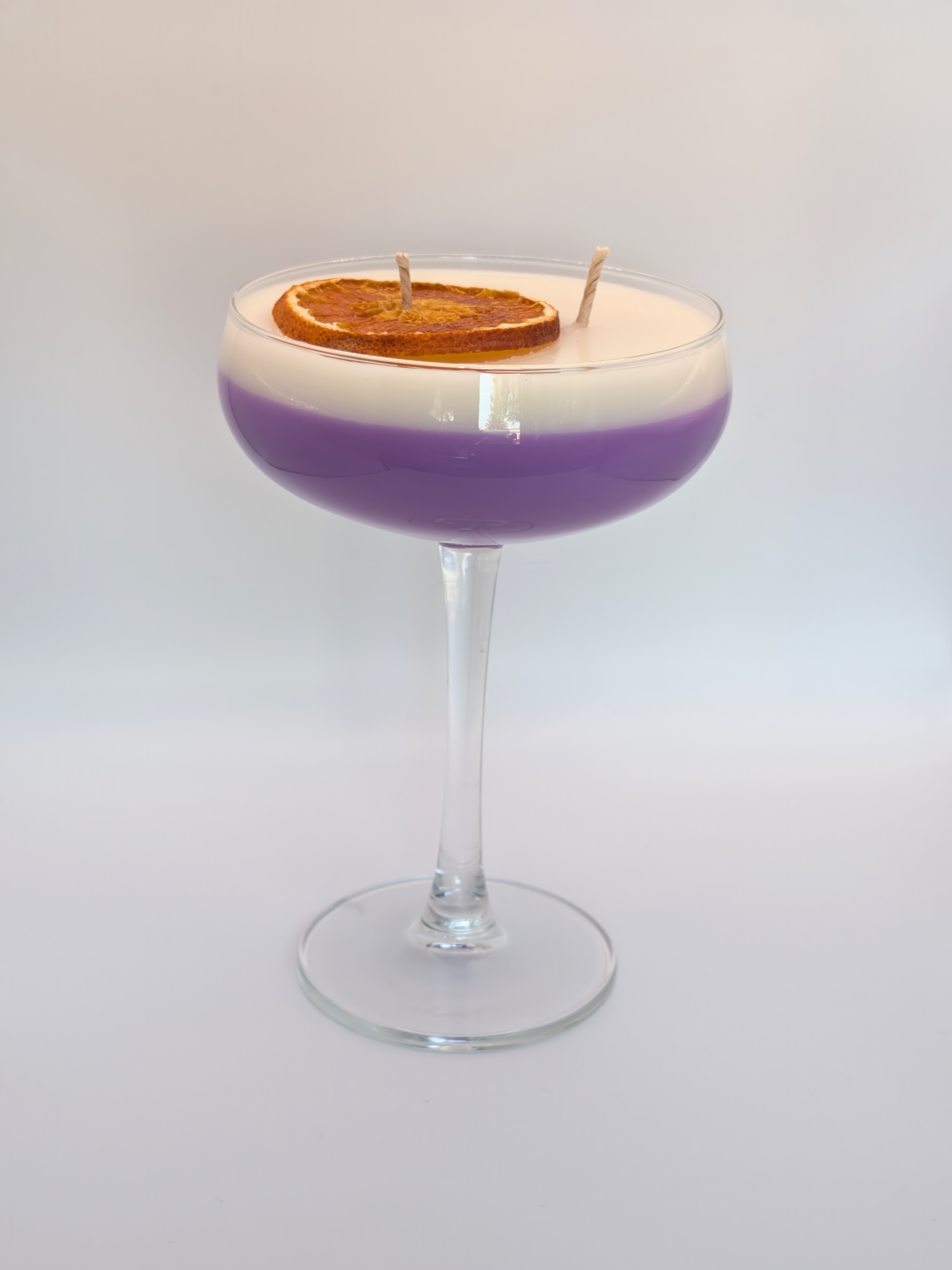 Handgemaakte Lady Violet Cocktail Kaars. Met frisse lavendel en vanille geur.