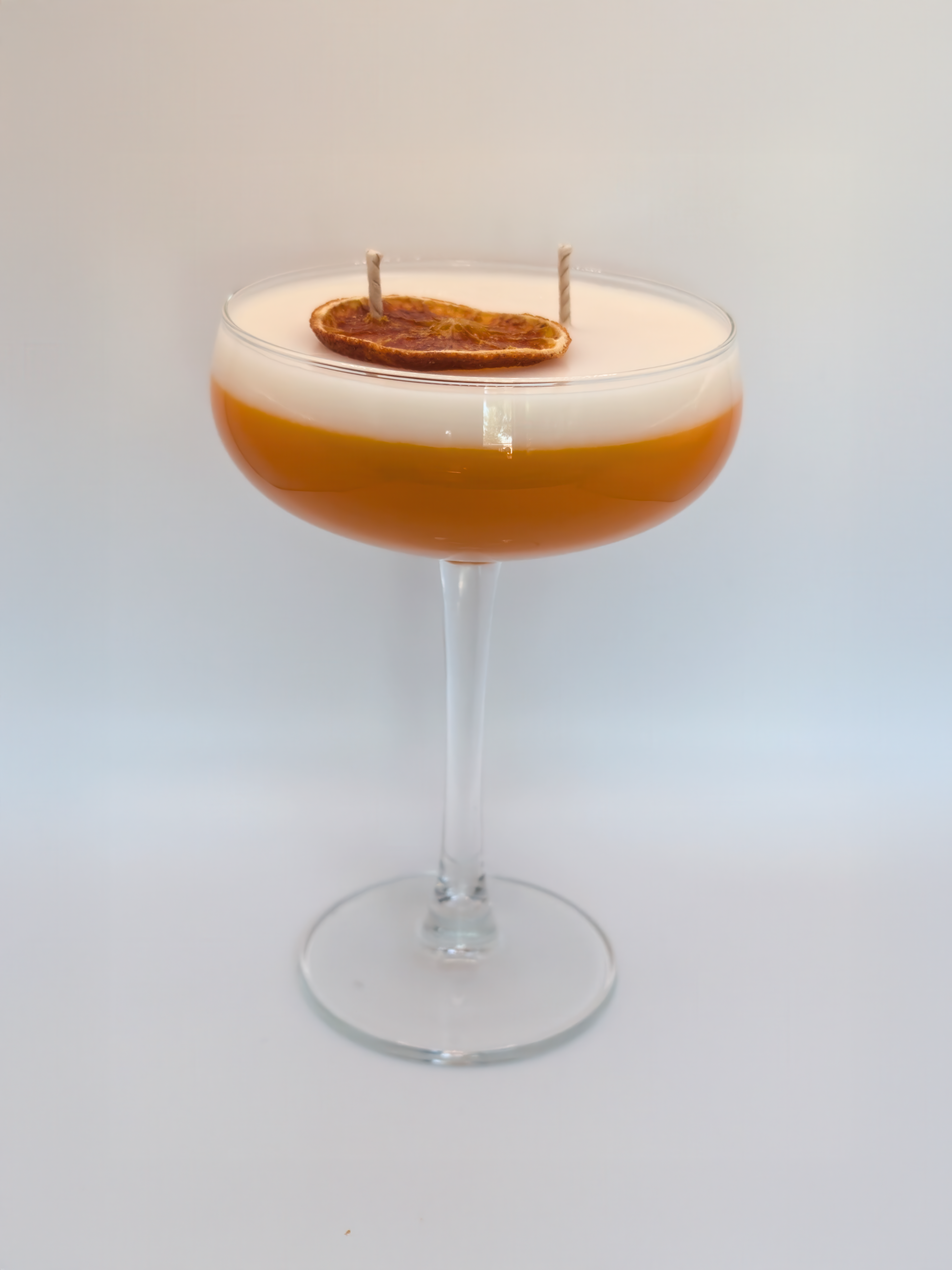 Handgemaakte Passionfruit Martini Cocktail Kaars. Met frisse passievrucht en mango geur