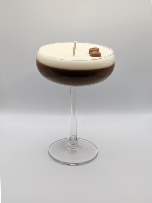 Handgemaakte Espresso Martini Cocktail Kaars. Met heerlijke geur van espresso en wodka.