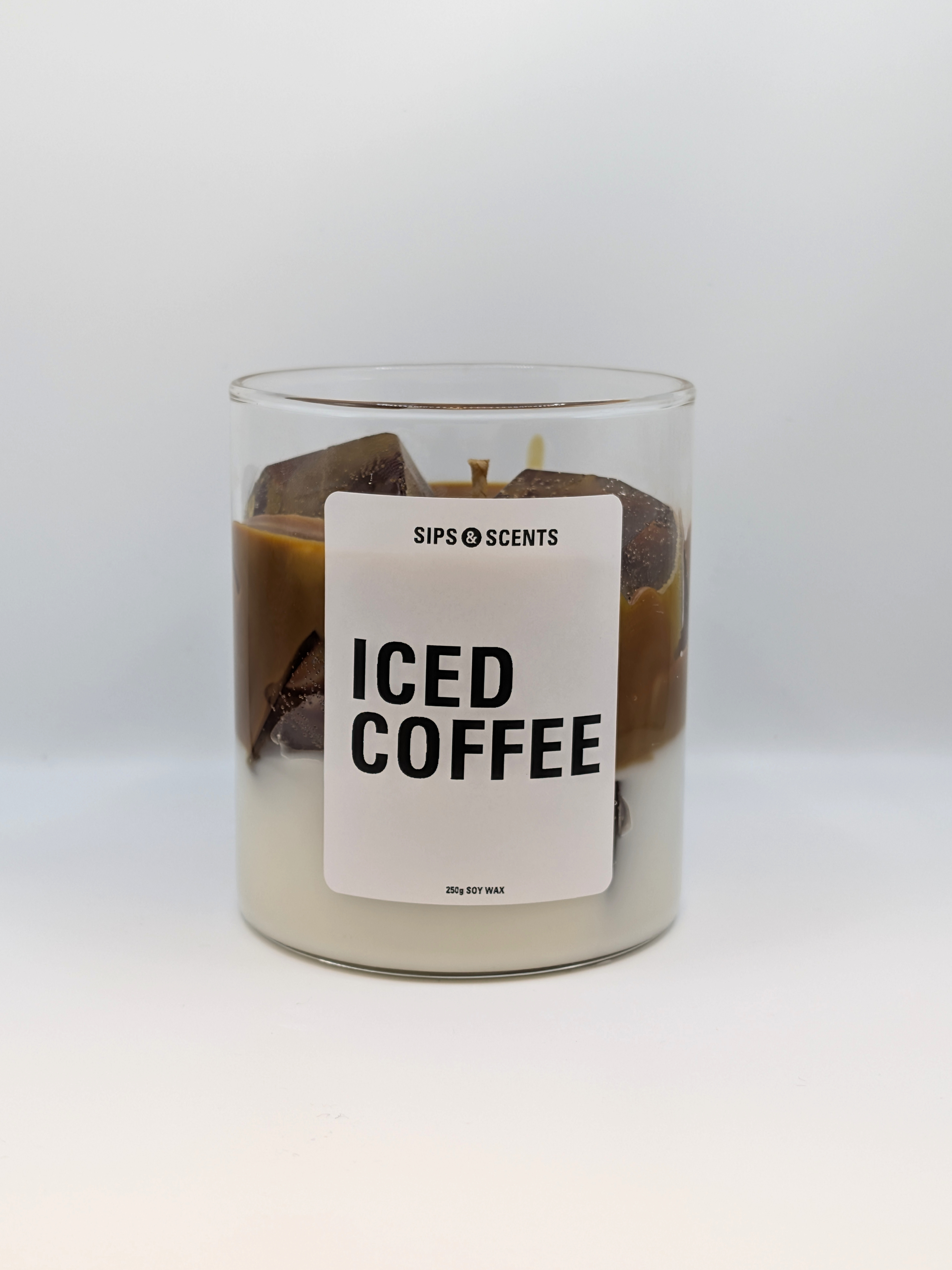 Handgemaakte Iced Coffee Latte kaars. Sojakaars met heerlijke koffie geur