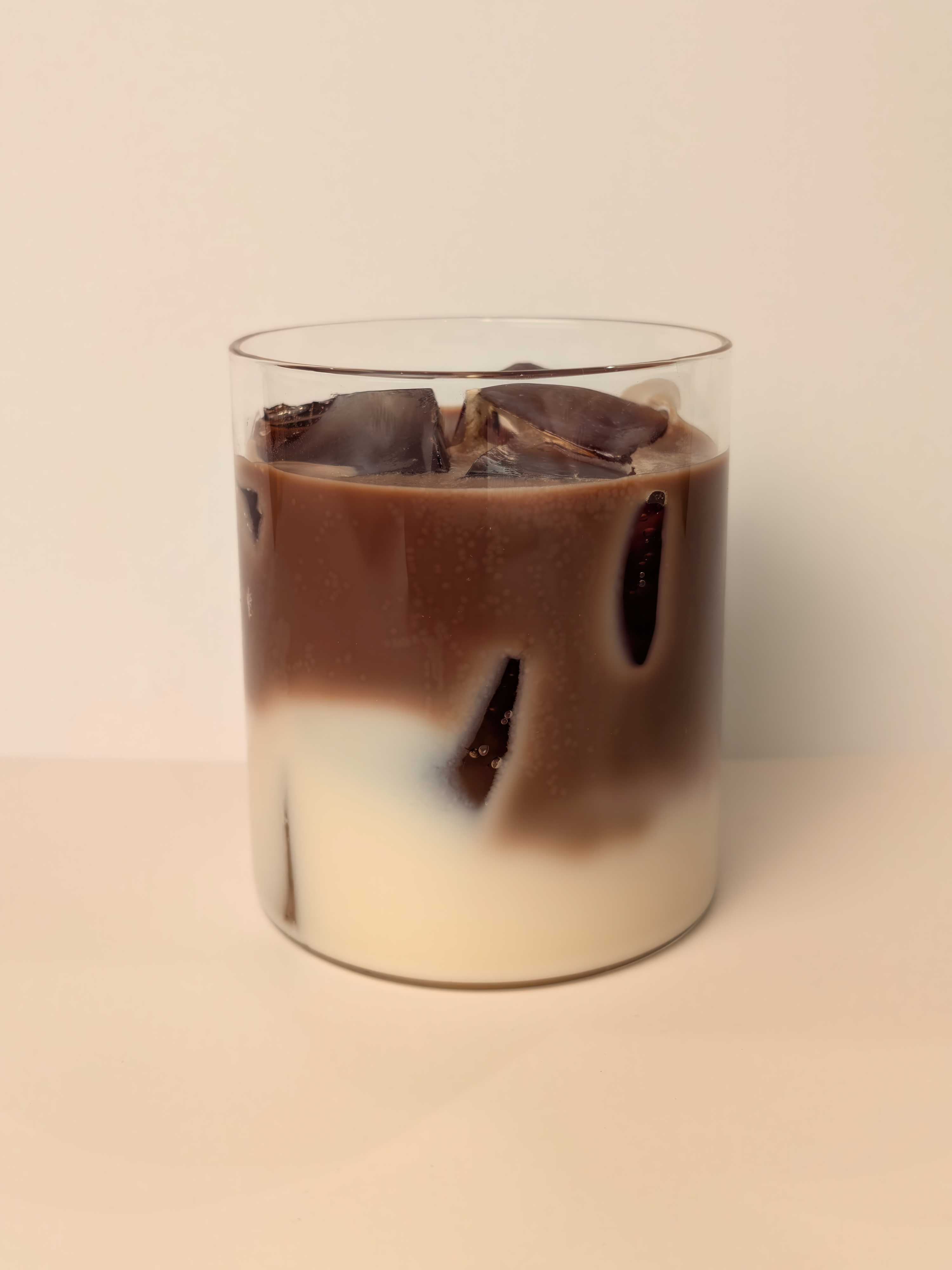 Handgemaakte Iced Coffee Latte kaars. Sojakaars met heerlijke koffie geur