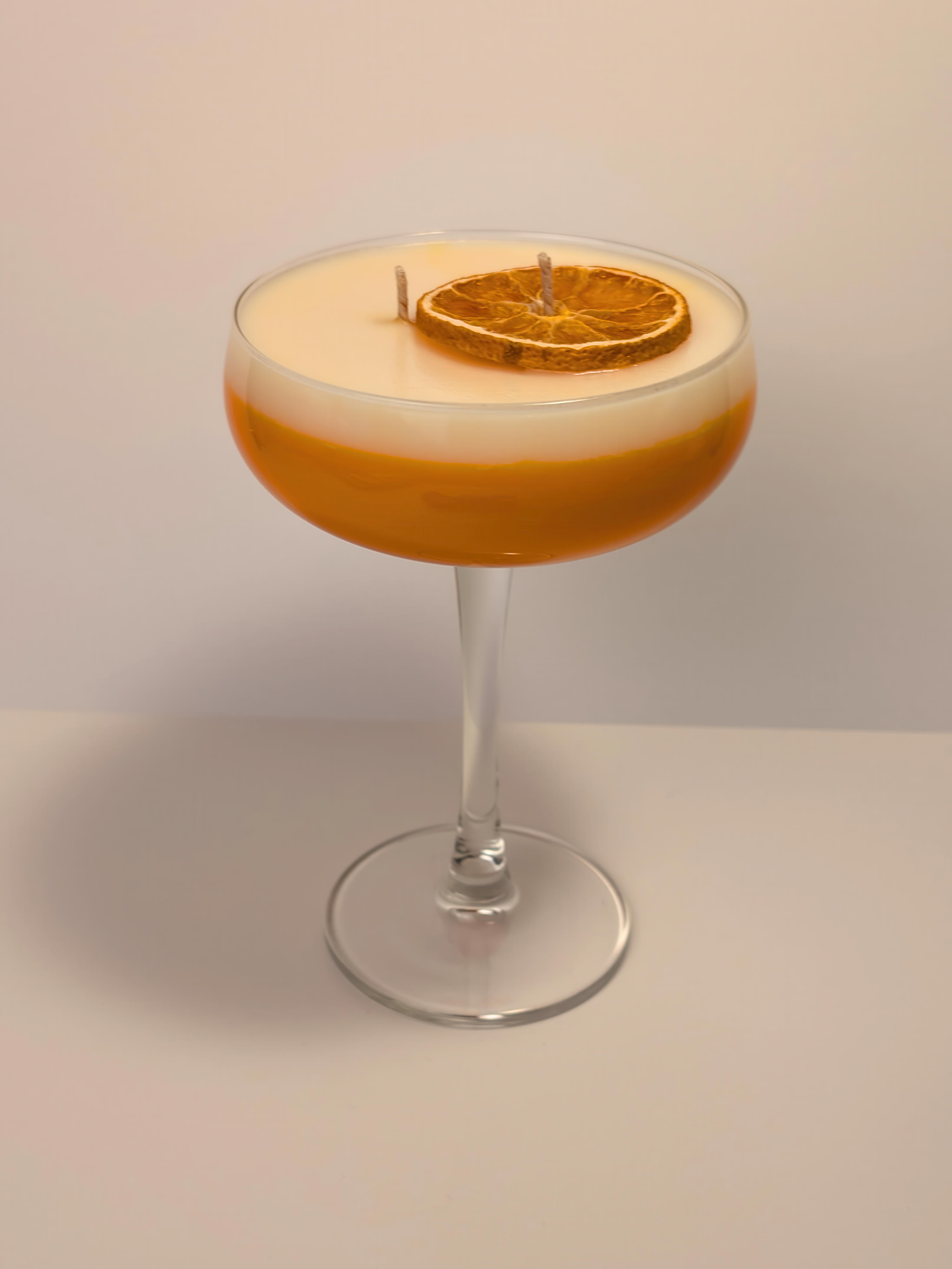 Handgemaakte Passionfruit Martini Cocktail Kaars. Met frisse passievrucht en mango geur